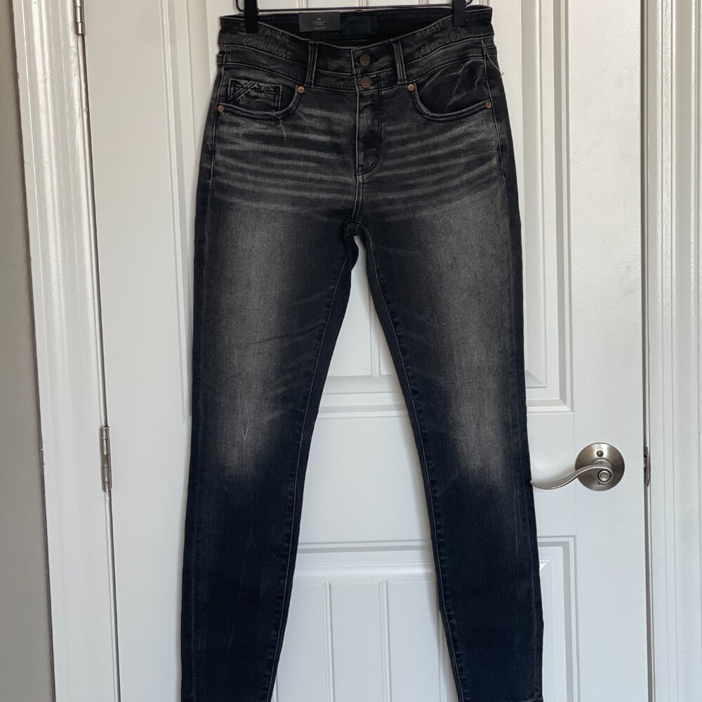 NWT Women's Buckle Black Fit No. 53 Skinny Black Denim - 28